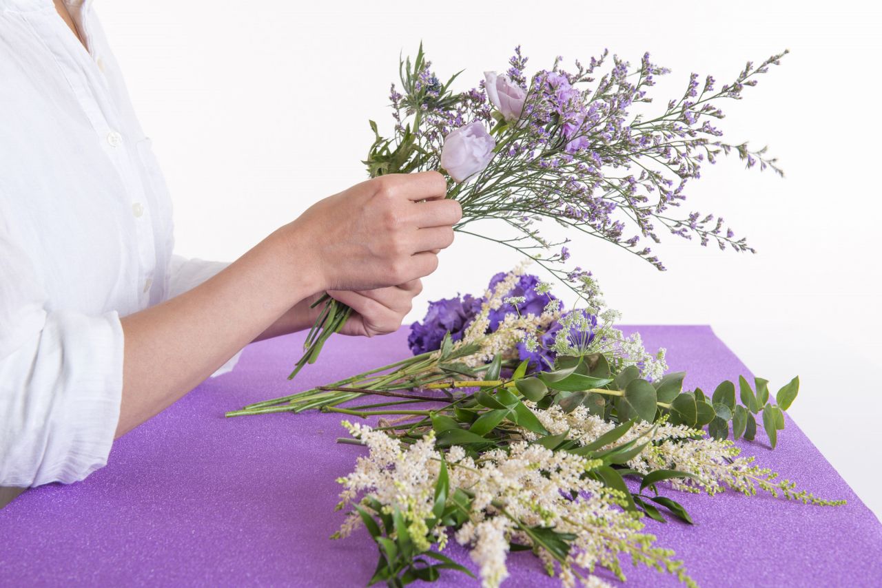 お花のサブスクおすすめ活用法：髪飾りやアクセサリーに