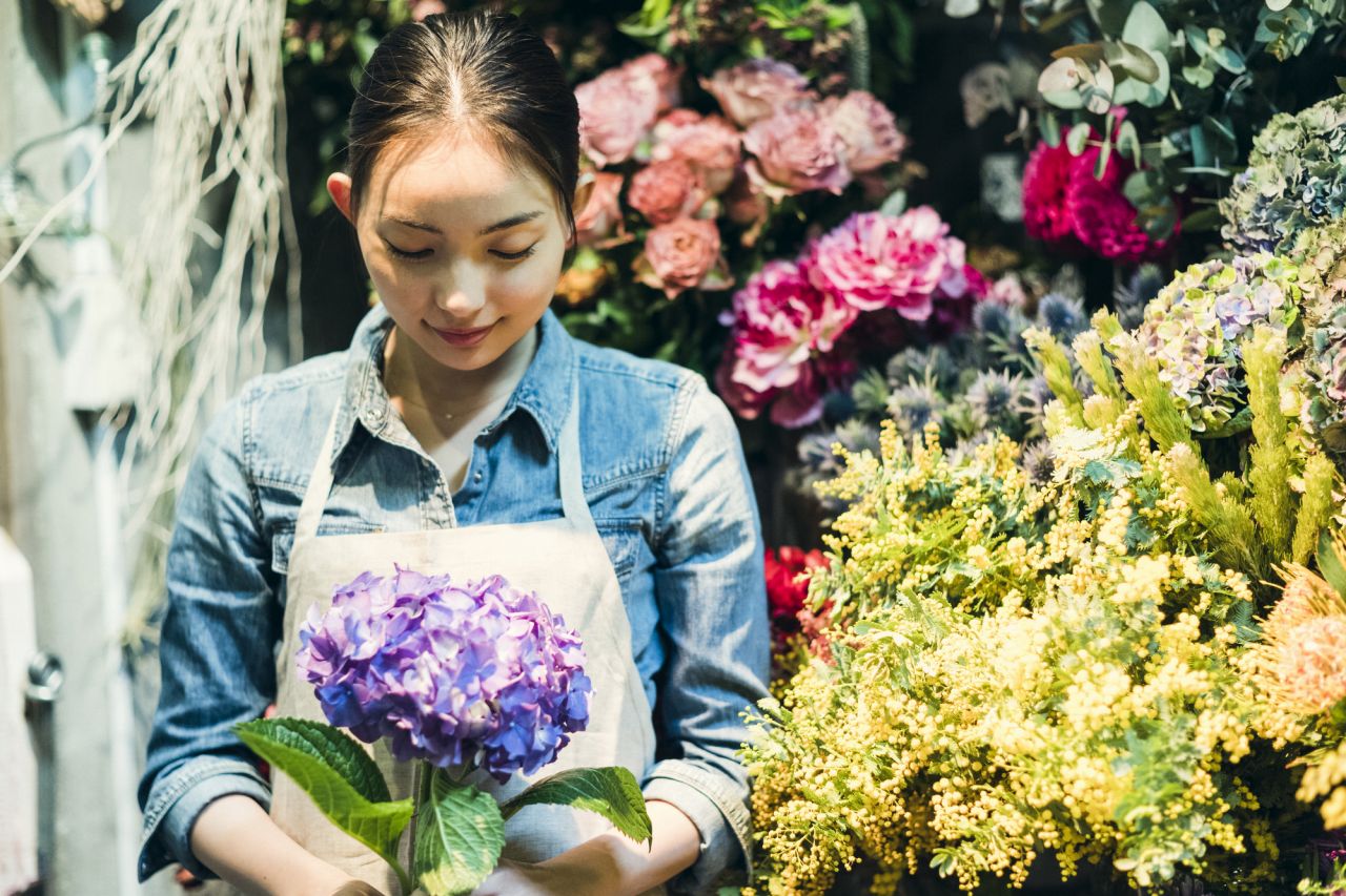 結婚記念日のプレゼントに贈るお花はどこで買うべきか