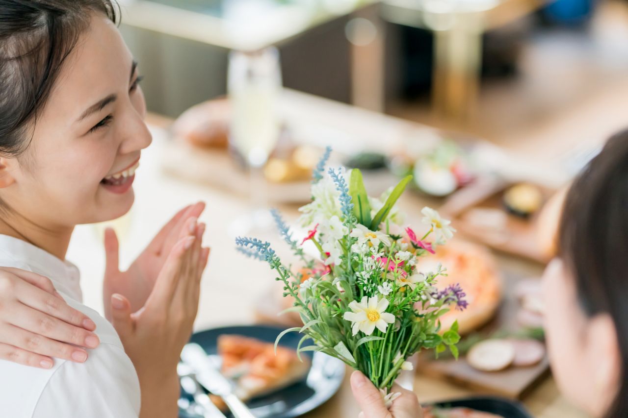 友達に結婚祝いを贈るタイミングは？