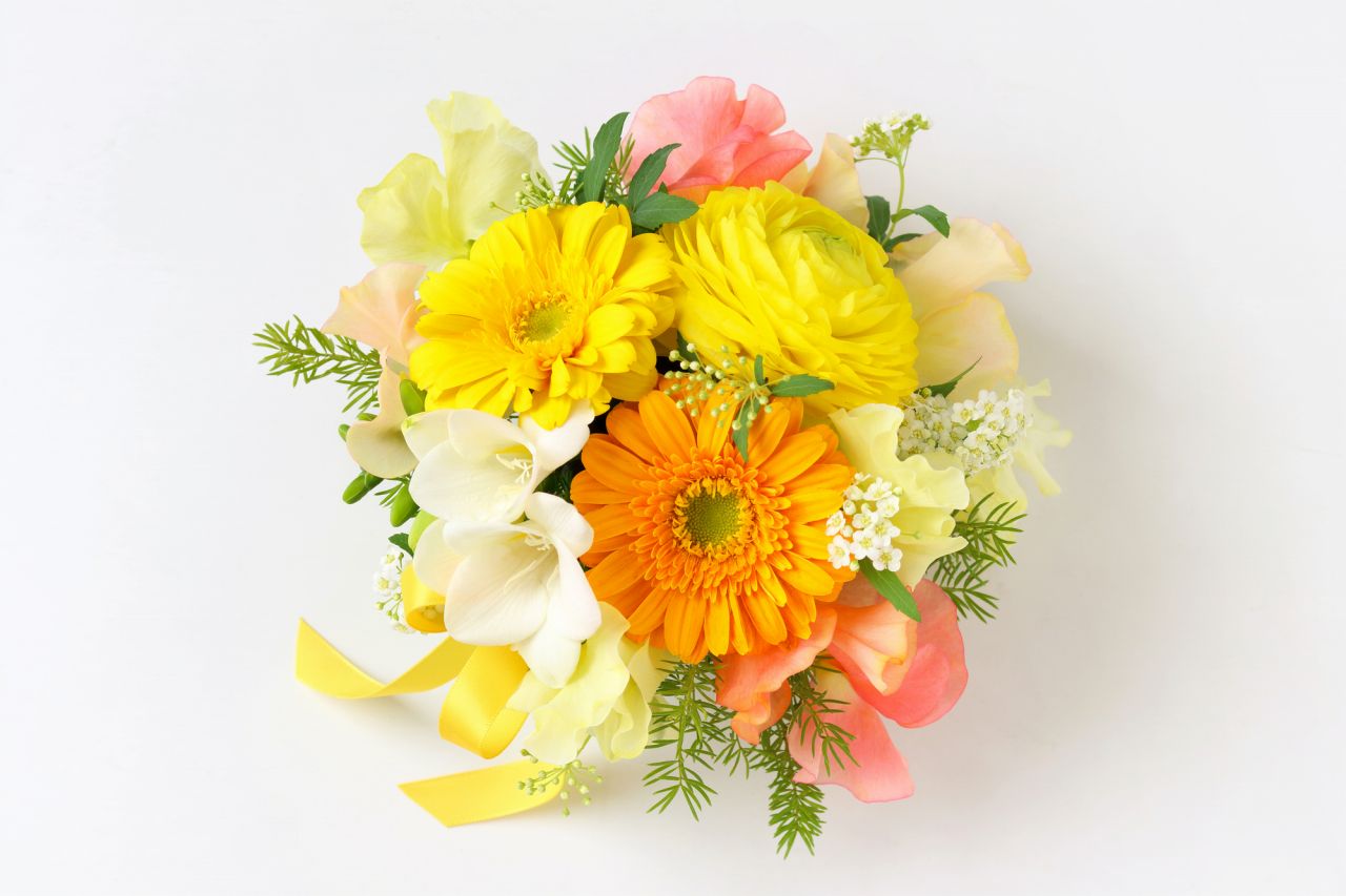 卒業式に贈る花束の選び方丨色や花言葉で選ぼう！